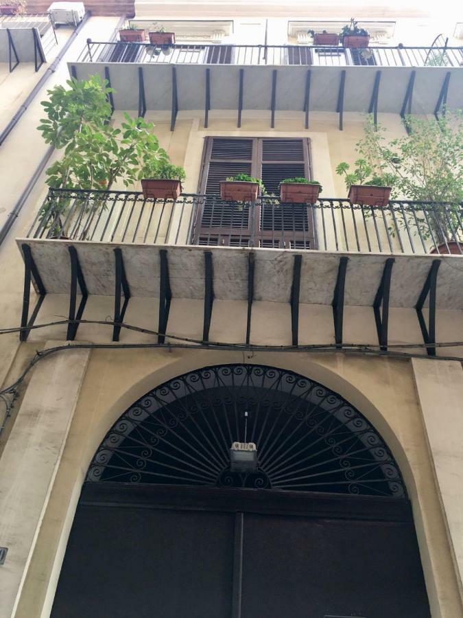 Casa Tea: Nel Cuore Del Centro Storico Palermo Eksteriør billede
